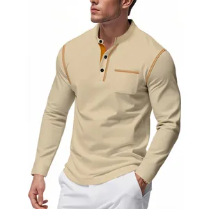 Vue détaillée d'un t-shirt Henley beige à manches longues pour homme avec coutures