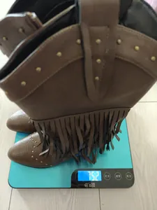 Western cowboy fringe boots with rivets weighing 752g on a digital scale for size reference