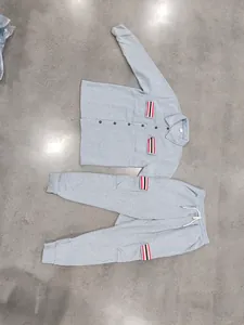Set giacca e pantaloni sportivi in pile grigio uomo con tasche a righe decorative