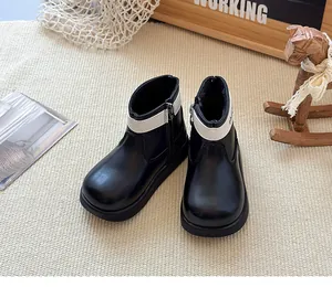 Bottes Martin pour enfants noires avec col blanc contrasté et doublure chaude élégante