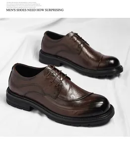 Détail en gros plan de chaussures Derby classiques en cuir marron avec bout rond et lacets
