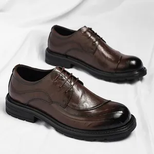 Chaussures derby classiques en cuir marron pour hommes avec dégradé vintage élégant