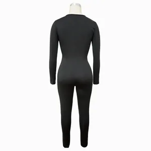 Vue arrière d'un body noir à manches longues montrant la silhouette ajustée et élégante