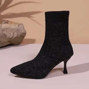 Elegante schwarze Strick-Sockenstiefel mit Glitzereffekt, Stiletto-Absatz und Spitze