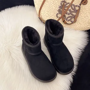 Botas de nieve clásicas de ante negro con forro de pelo sintético grueso en alfombra
