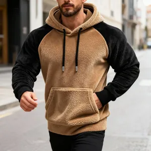 Zweifarbiger Fleece-Hoodie für Herren mit Raglanärmeln und verstellbarer Kapuze