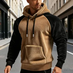 Detailansicht der Herren-Sherpa-Kapuzenpullover mit warmem Fleecefutter und Raglanärmeln