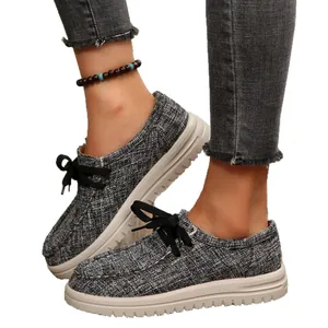 Modieuze grijs gemêleerde canvas loafers voor dames met zwarte vetersluiting details