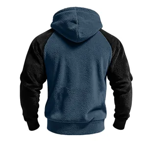 Rückansicht eines Herren-Fleece-Hoodies in Marineblau und Schwarz mit Raglanärmeln