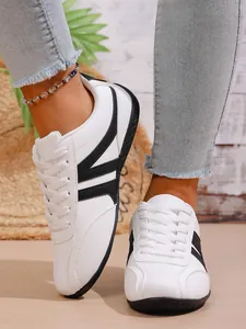 Stylish women's black and white breathable sneakers with a classic sports casual design