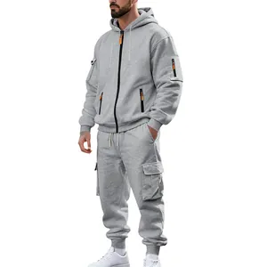 Zwaargewicht grijze fleece cargo trainingspak voor heren met hoodie en joggingbroek.