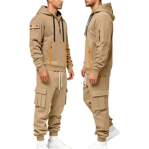 Vues détaillée de face et de profil d'un ensemble hoodie et pantalon cargo kaki