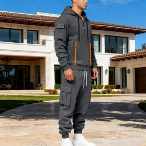 Survêtement homme en molleton lourd avec capuche et poches cargo de couleur gris foncé