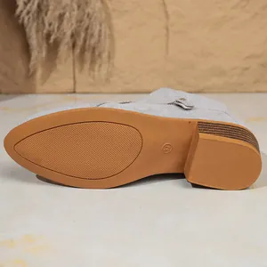 Gedetailleerde weergave van damesschoenzool met maat 37 en antislip textuurpatroon.