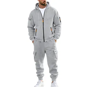 Zwaar grijs fleece trainingspak met hoodie en cargo joggingbroek voor heren.