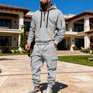 Survêtement homme en polaire gris épais comprenant un sweat à capuche et pantalon cargo