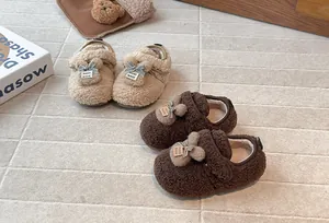 Scarpe in pile per bambini con testa di coniglio e fiocco a quadri in colori caldi