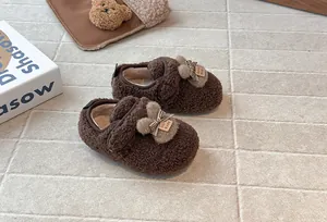 Scarpe morbide marroni per neonati con orecchie di coniglio e fiocco a scacchi carine