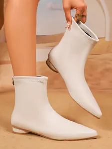 Elegante weiße elastische Stiefeletten mit spitzer Zehenpartie für breite Füße und Waden