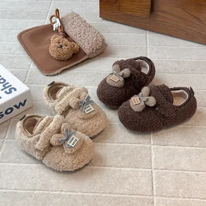 Scarpine in peluche a forma di coniglio per bambine in beige e marrone con graziosi fiocchi