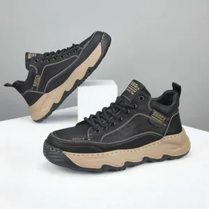 Baskets décontractées en cuir véritable pour hommes, semelles beiges.