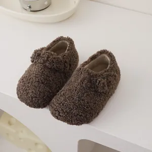 Mocassins confortables en polaire marron avec boucle pour l'hiver, chaussures sans lacets