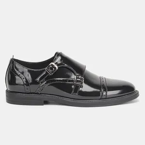 Vista laterale di scarpe monk da uomo in pelle verniciata nera con doppia fibbia