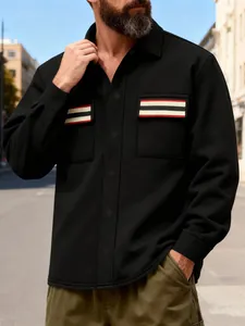 Veste de travail vintage noire pour hommes avec doublure polaire et poches rayées.