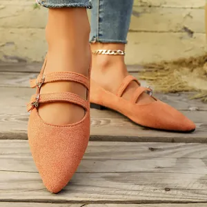Vue détaillée de chaussures Mary Jane vintage orange à bout pointu et double boucle