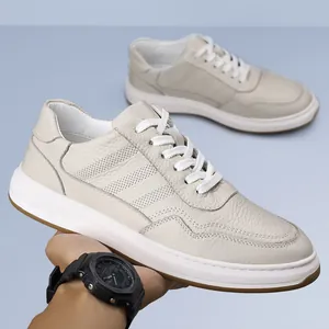 Zapatillas de cuero genuino para hombre en blanco roto con paneles perforados