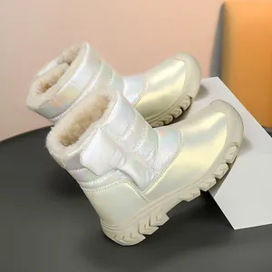 Parelmoer witte kindersneeuwlaarzen met warme bontvoering en antislipzolen voor de winter