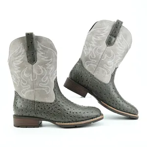 Detailaufnahme grauer Herren-Cowboystiefel aus Straußenleder mit aufwendiger Bestickung