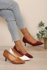 Elegantes zapatos de tacón de aguja bajo con punta fina de estilo vintage francés