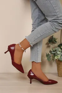 Elegantes zapatos de salón de tacón bajo con punta fina estilo francés vintage burdeos