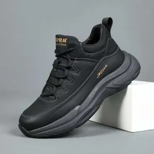 Ελαφριά μαύρα δερμάτινα casual sneakers με χοντρές σόλες για πεζοπορία και τρέξιμο