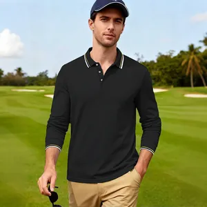 Polo de golf noir à manches longues pour homme sur un terrain de golf verdoyant