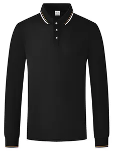 Gros plan d'un polo noir pour homme à manches longues avec col et poignets rayés