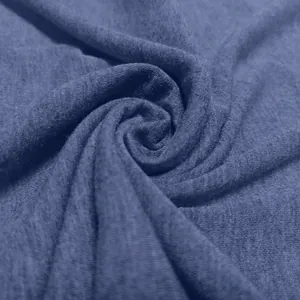 Vue macro détaillée de la texture du tissu en maille bleu doux pour t-shirts et hauts