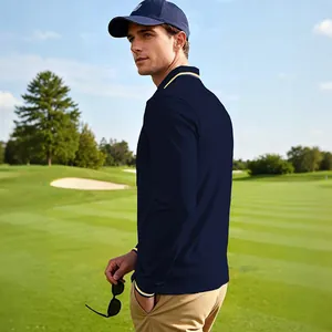 Vue arrière d'un homme portant un polo de golf bleu marine à manches longues dehors