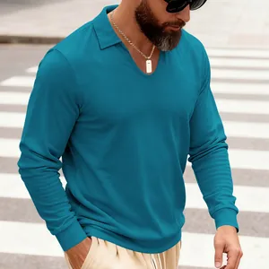 Vue détaillée de la texture en maille gaufrée sarcelle de ce polo à manches longues.