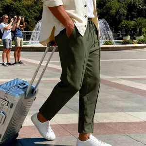 Pantaloni casual da uomo verde oliva a gamba dritta larghi ideali per lo stile di viaggio