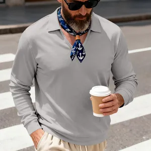 Polo à manches longues en maille gaufrée grise pour homme, style décontracté chic.