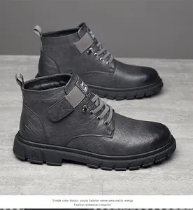 Vue détaillée de bottines de travail grises pour hommes avec semelles antidérapantes