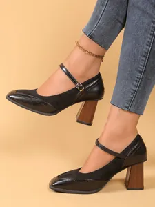 Zapatos Mary Jane negros retro con tacón de bloque efecto madera y elegante tira tobillo