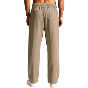 Vista posteriore dei pantaloni casual da uomo in velluto a coste kaki con tasca