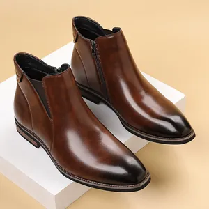 Klassische braune Chelsea-Boots für Herren mit seitlichem Reißverschluss und Kappe