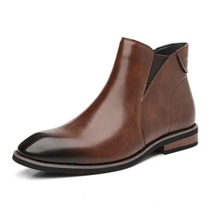 Klassische braune Chelsea-Boots für Herren mit Vintage-Finish und elastischem Einsatz