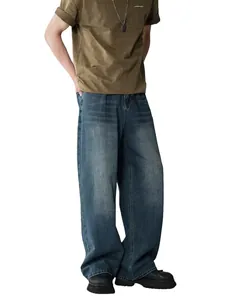 Vista dettagliata dei jeans in denim blu lavato vintage a gamba dritta larga da uomo