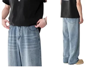Vista dettagliata fronte e retro di jeans da uomo vintage lavaggio chiaro gamba dritta e larghi