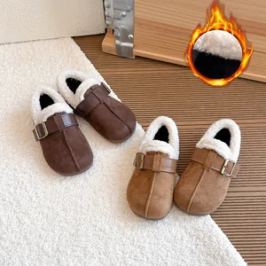 Warme Birkenstock-Schuhe für Kinder mit dickem Plüschfutter und braunem Wildlederfinish